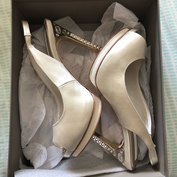 BCBG Cream satin Heels with Silver gems - Picture 1 of 8